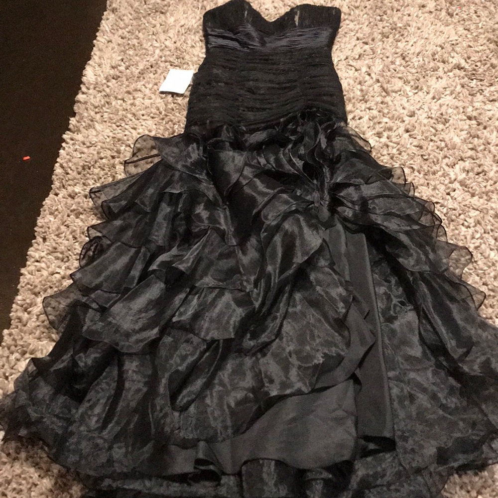Prom dress never worn with tag on it